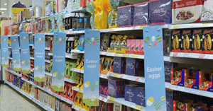 chocolate-easter-eggs-on-sale-in-large-tesco-supermarket-london-england-E9XBJH